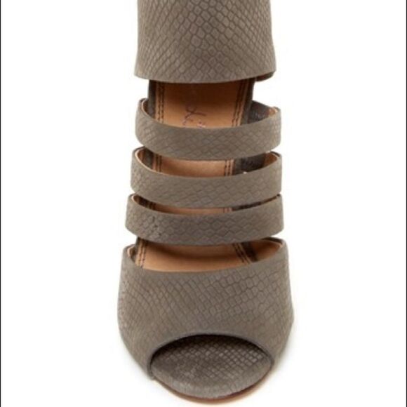 SPLENDID jackie cut out peep toe fine leather - Picture 3 of 12